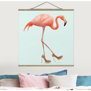 Stoffbild mit Posterleisten - Jonas Loose - Flamingo mit High Heels - Quadrat 1:1 Größe HxB: 80cm x 80cm Material: Eiche